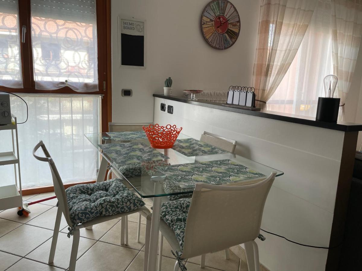 Casti - Appartamento Mm3 Comasina Milan Bagian luar foto