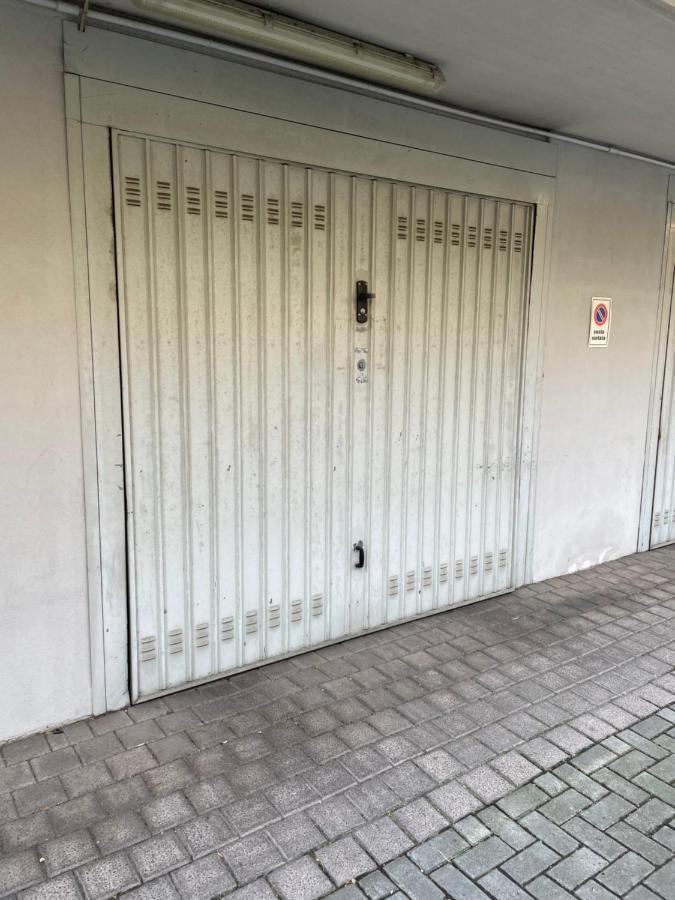 Casti - Appartamento Mm3 Comasina Milan Bagian luar foto