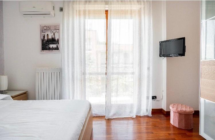 Casti - Appartamento Mm3 Comasina Milan Bagian luar foto