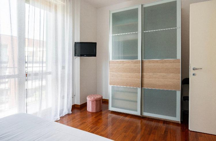 Casti - Appartamento Mm3 Comasina Milan Bagian luar foto